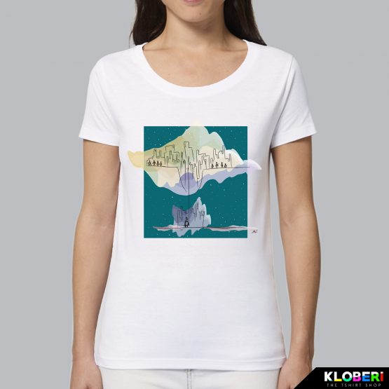 T-shirt da donna indossata | Freak Quarantine White | Marta Ciuti