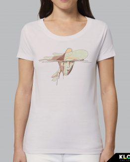 T-shirt da donna indossata | Clouds | Stefania Albertino