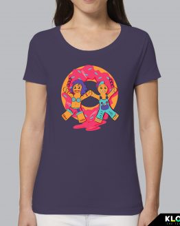 T-shirt da donna indossata | Omini di Pan di zenzero Viola | AryArt