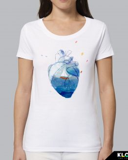 T-shirt da donna indossata | Cuore Blu | Irene Roggero