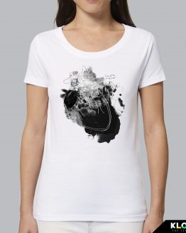 T-shirt da donna indossata | Cuore Nero | Irene Roggero