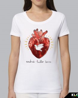 T-shirt da donna indossata | Cuore Rosso | Irene Roggero