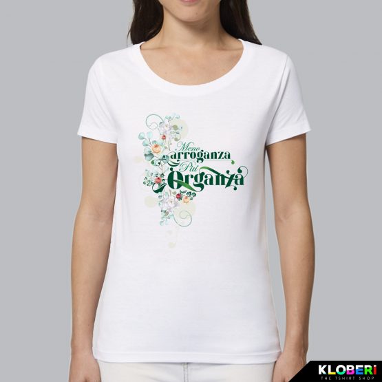 T-shirt da donna indossata | Meno Arroganza | AryArt