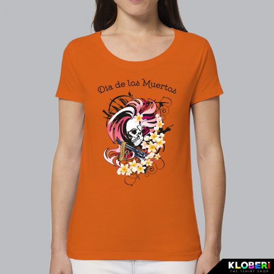 T-shirt da donna indossata | Revolver Arancio | AryArt