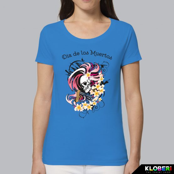 T-shirt da donna indossata | Revolver Azzurro | AryArt