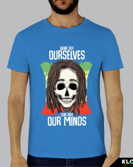 T-shirt da uomo indossata | Bob free minds azur | Lambo design