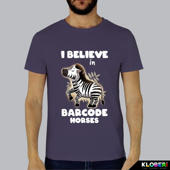 T-shirt da uomo indossata | Barcode horse plum | Lambo design