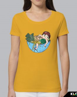 T-shirt da donna indossata | Ramen Girl Yellow | Martina Meduri