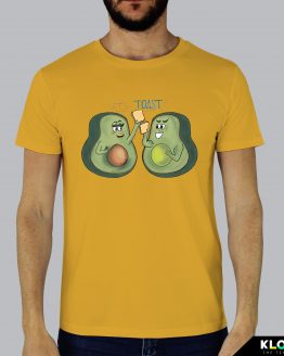 T-shirt da uomo indossata | Avocado toast Yellow | Martina Meduri