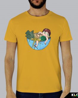 T-shirt da uomo indossata | Ramen Girl Yellow | Martina Meduri