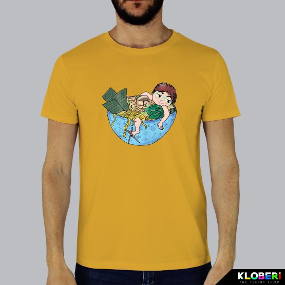 T-shirt da uomo indossata | Ramen Girl Yellow | Martina Meduri